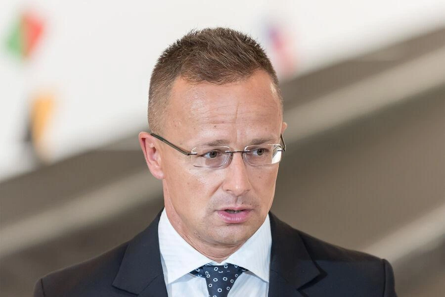 Political storm grows as Hungarian FM rebukes Czech leader