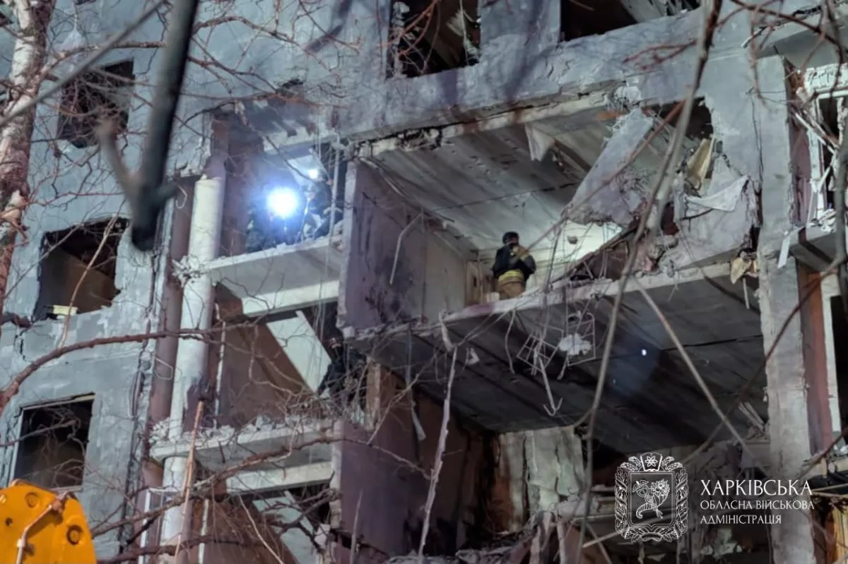 ASTRA: Russian strike destroys entire entrance of multi-storey building in Kharkiv VIDEO