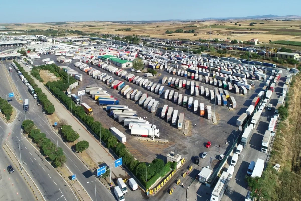 Azerbaijan plans TIR parks near border checkpoints