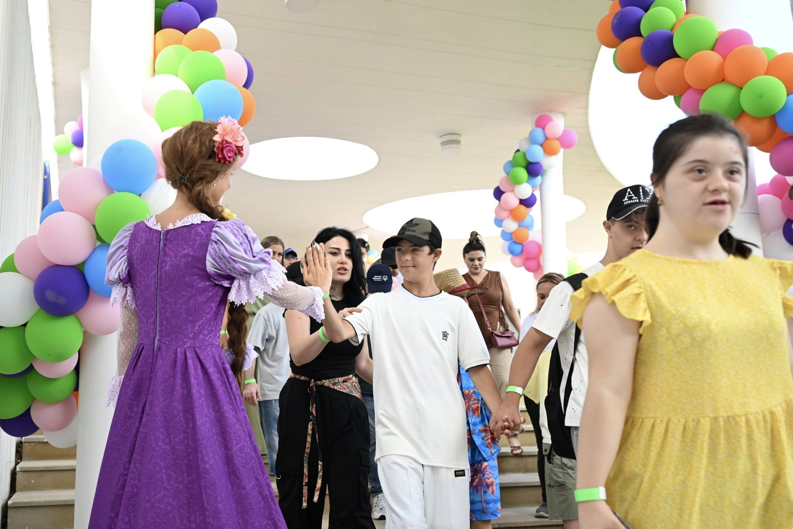 On initiative of Mehriban Aliyeva, President of Heydar Aliyev Foundation, entertainment event held for children in need of special care (PHOTO)