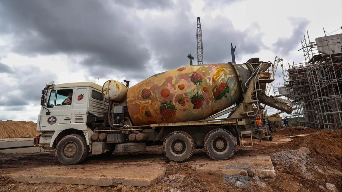 Russia considers expanding concrete road construction to cut budget costs