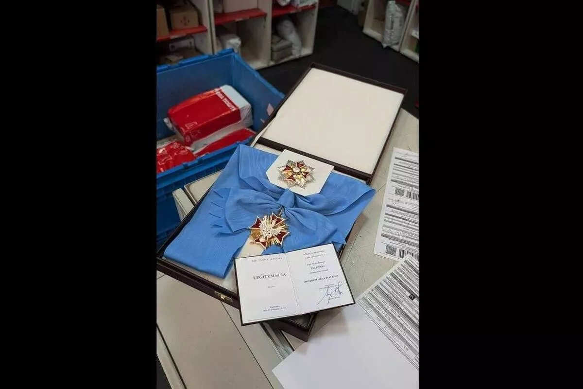 Poland takes issue with Zelenskyy after state award returned via courier service