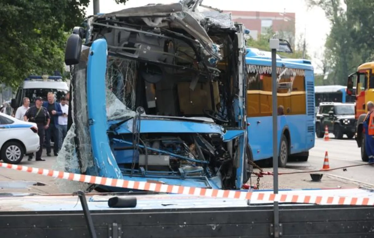 Moscow bus crash leaves 25 hurt after driver avoids collision