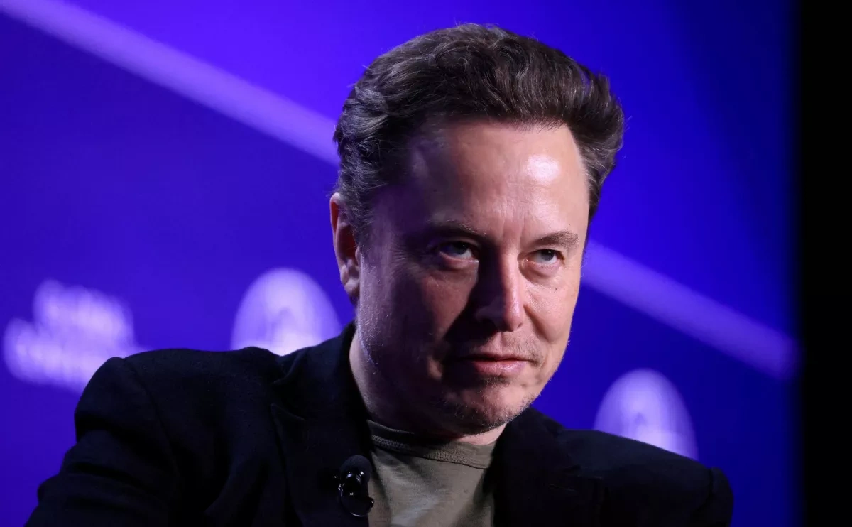 Elon Musk jokes about buying UK PHOTO