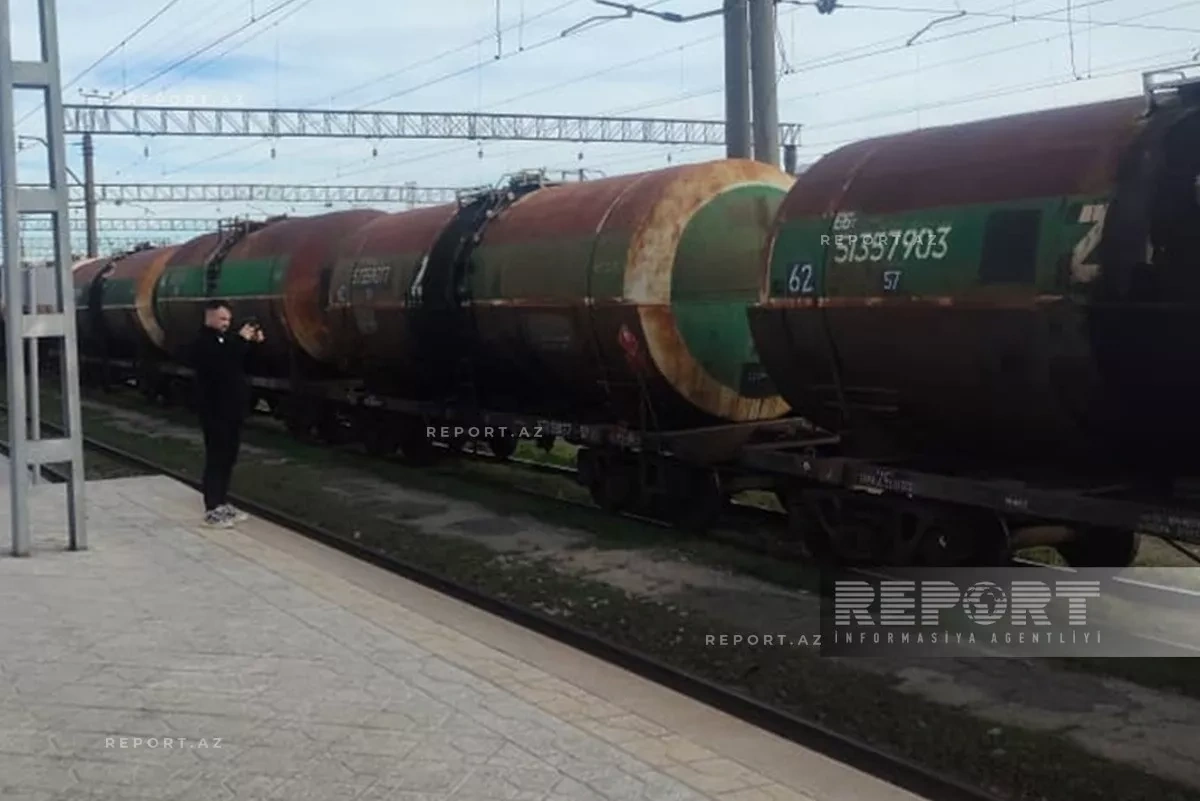 Azerbaijan sends 979 tons of fuel to Armenia PHOTO