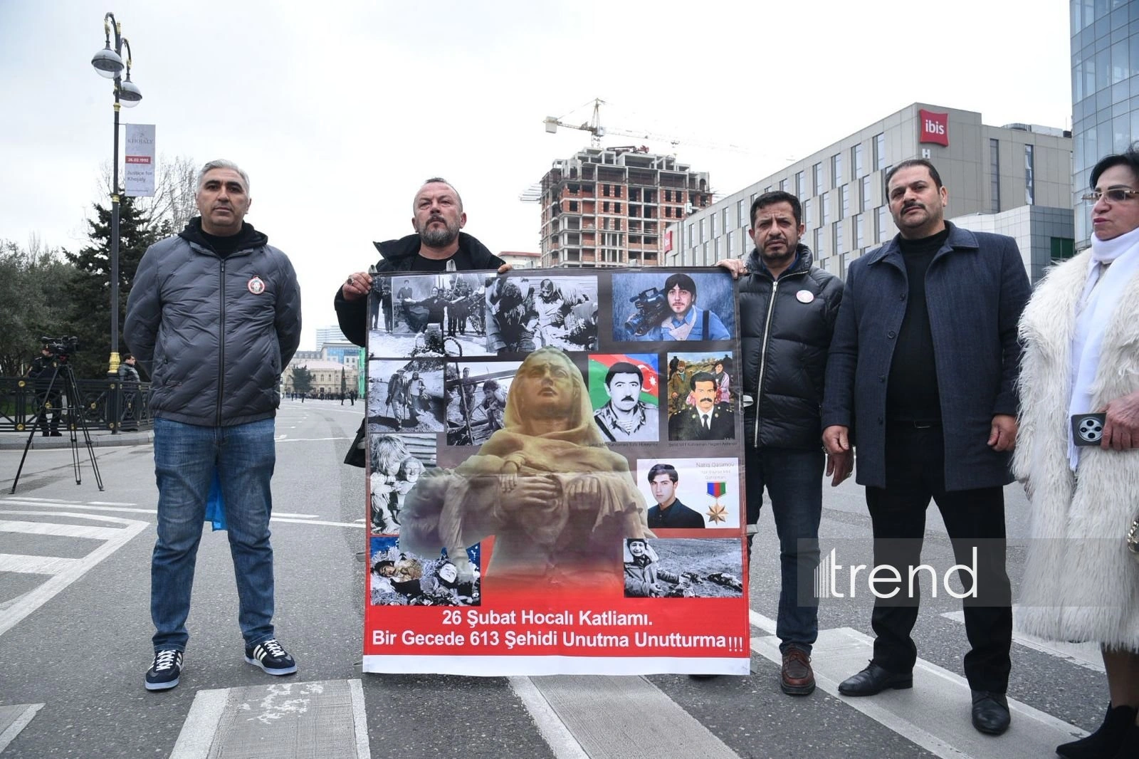 Azerbaijani people visit "Mother's Cry" monument on 34th anniversary of Khojaly genocide (PHOTO)