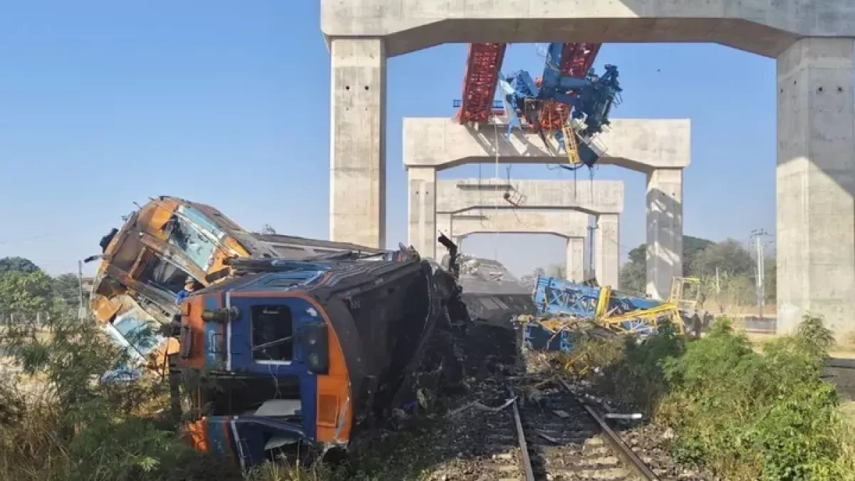 Construction crane collapses onto passenger train in Thailand, dozens killed PHOTO / VIDEO