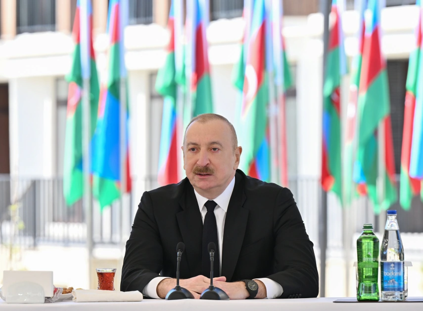 President Ilham Aliyev meets with families moving to first residential complex in Zangilan city (PHOTO)