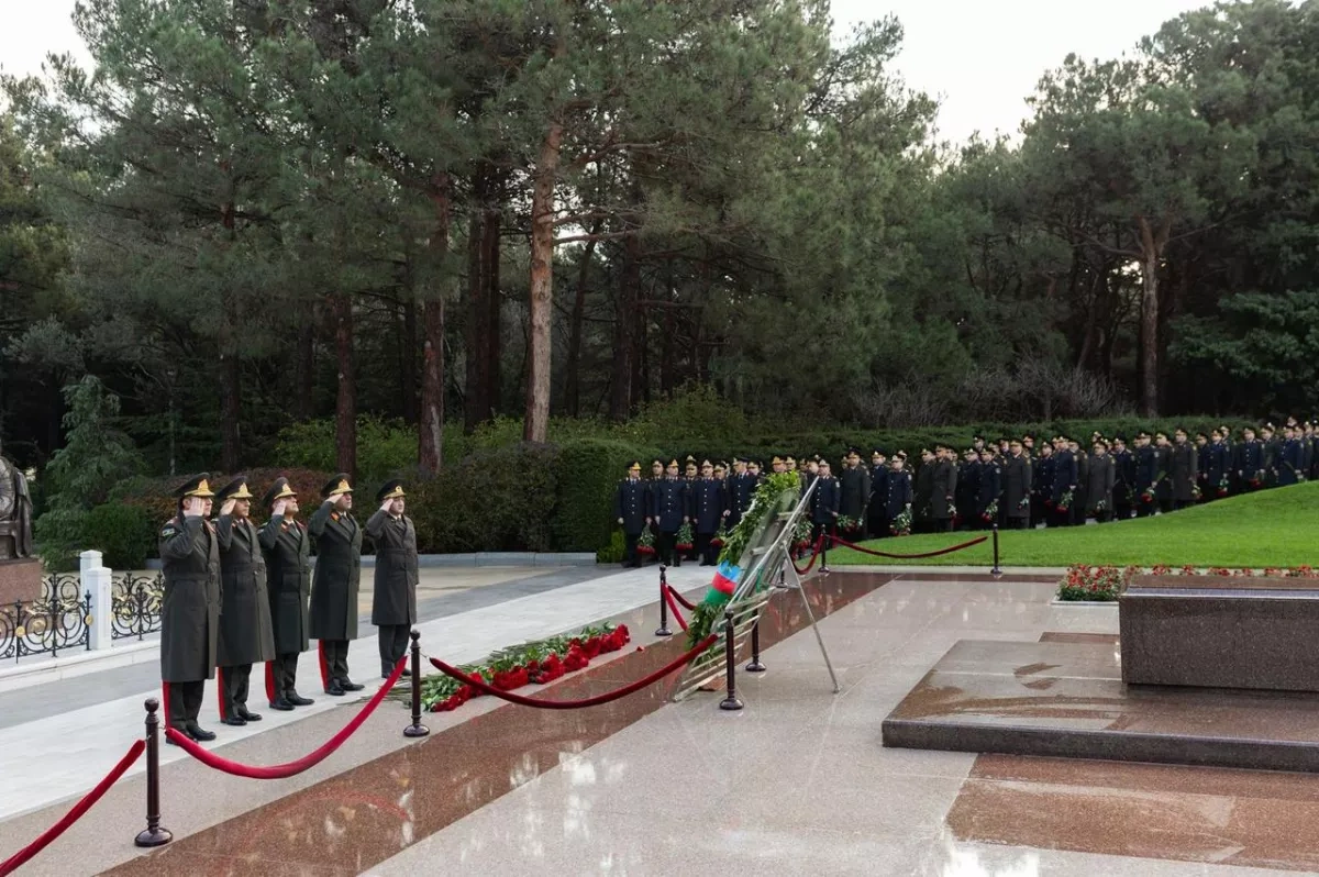 Azerbaijani defence, internal officials pay tribute to National Leader Heydar Aliyev PHOTO/VIDEO