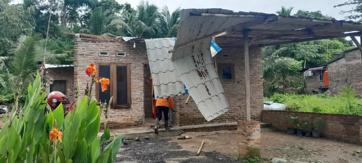 Indonesia’s Central Sulawesi under emergency after 6.7-magnitude quake PHOTO