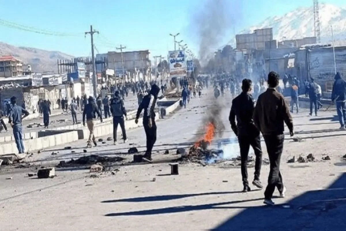 Iran: Rioters kill two police officers, injure 30 in Lordegan PHOTO