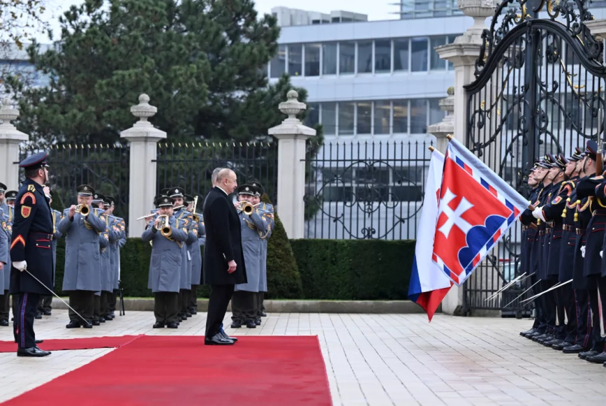 Bratislava rolls out red carpet for Azerbaijani president Grand welcome in Slovakia / PHOTO