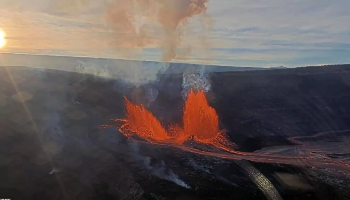 Powerful eruption at Hawaii’s Kīlauea volcano VIDEO