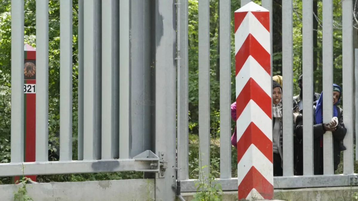 Poland strengthens border with Belarus with new barrier
