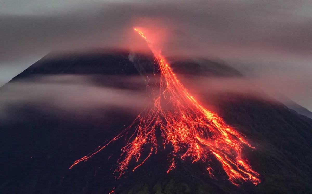 Indonesia’s Mount Dukono eruption leaves 20 hikers missing PHOTO
