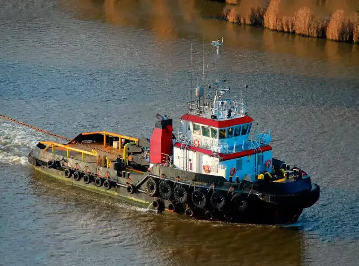 Unknown projectiles hit tugboat in Strait of Hormuz
