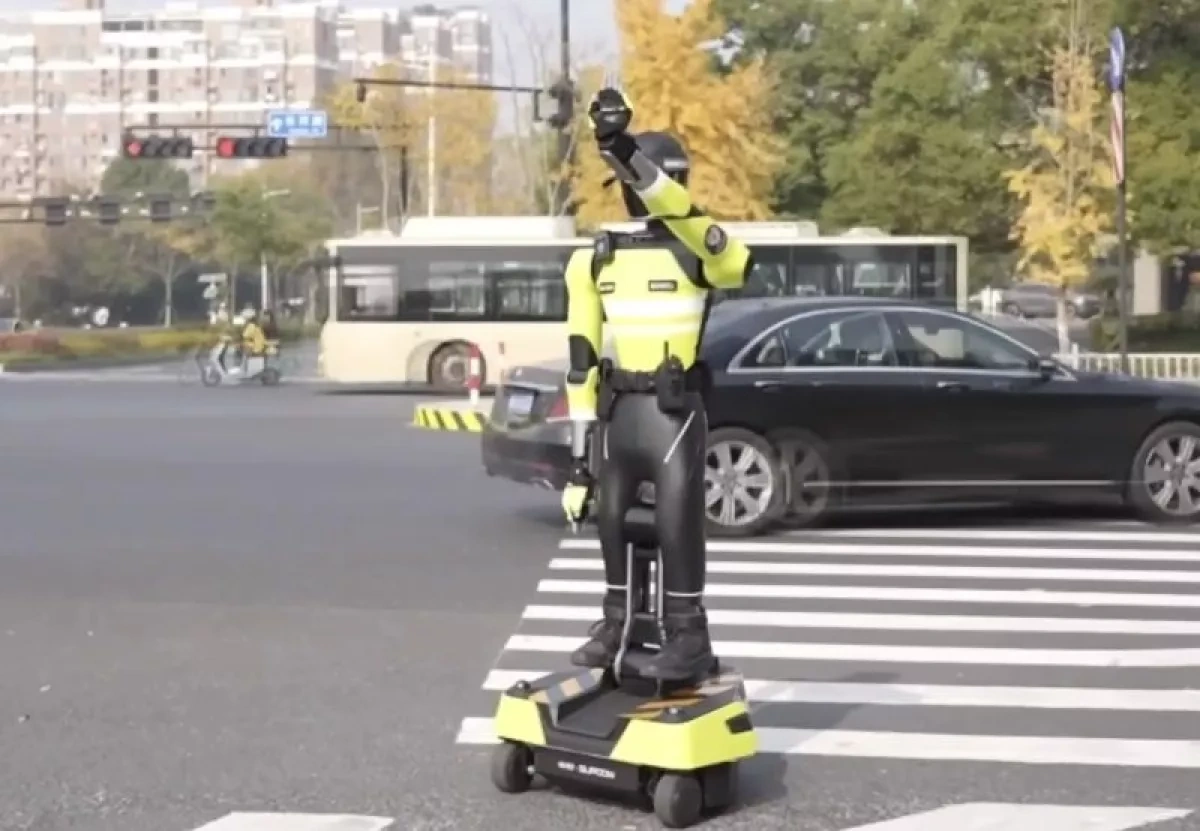 Hangzhou’s humanoid robot traffic cop hits streets in China