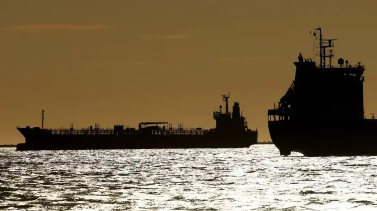 US temporarily authorizes sale of Iranian oil stranded at sea to stabilize markets
