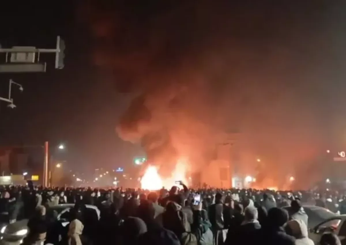 France urges restraint as Iran protests continue amid internet blackout