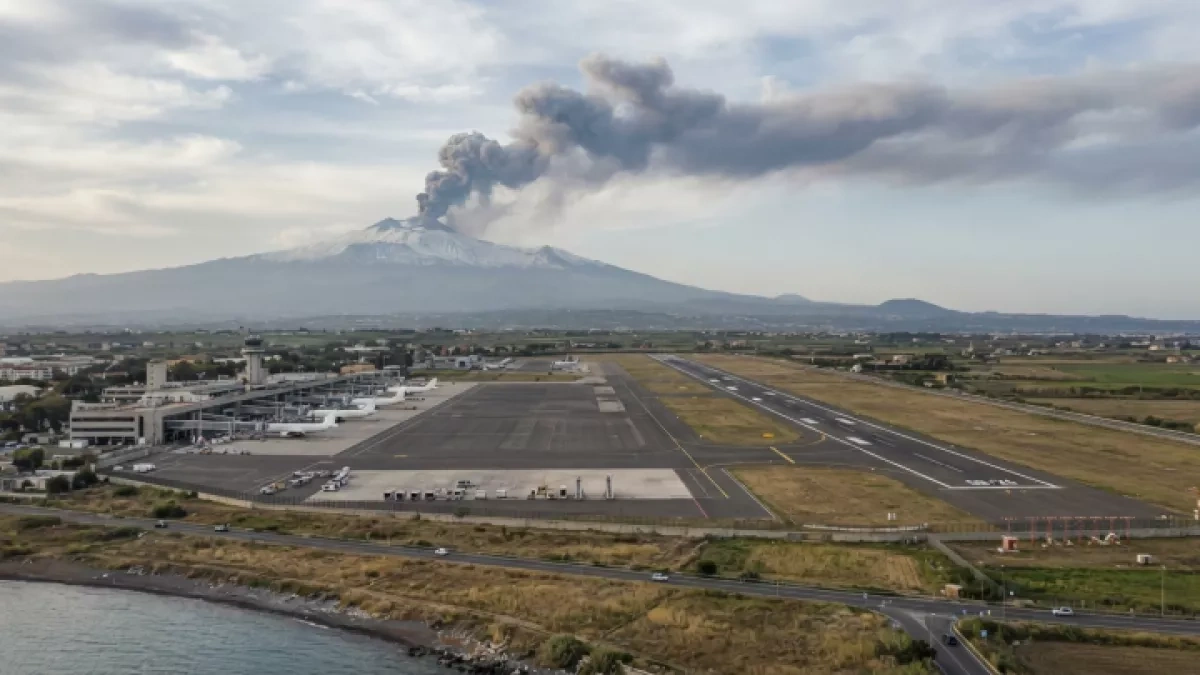 Mount Etna eruption halts flights at Sicily’s main airport