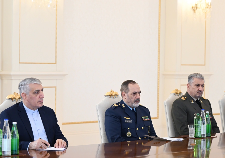 President Ilham Aliyev receives Iranian delegation led by Minister of Defence and Armed Forces Logistics (PHOTO)