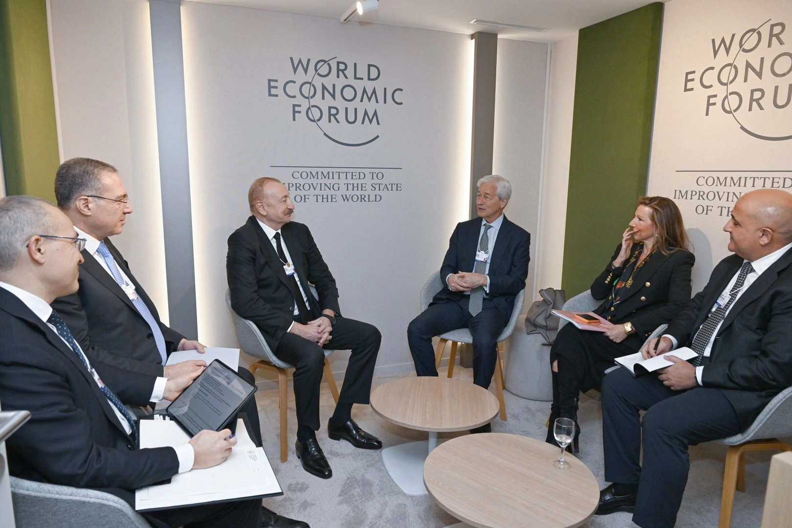 President Ilham Aliyev meets with Chairman and CEO of J.P. Morgan in Davos (PHOTO)