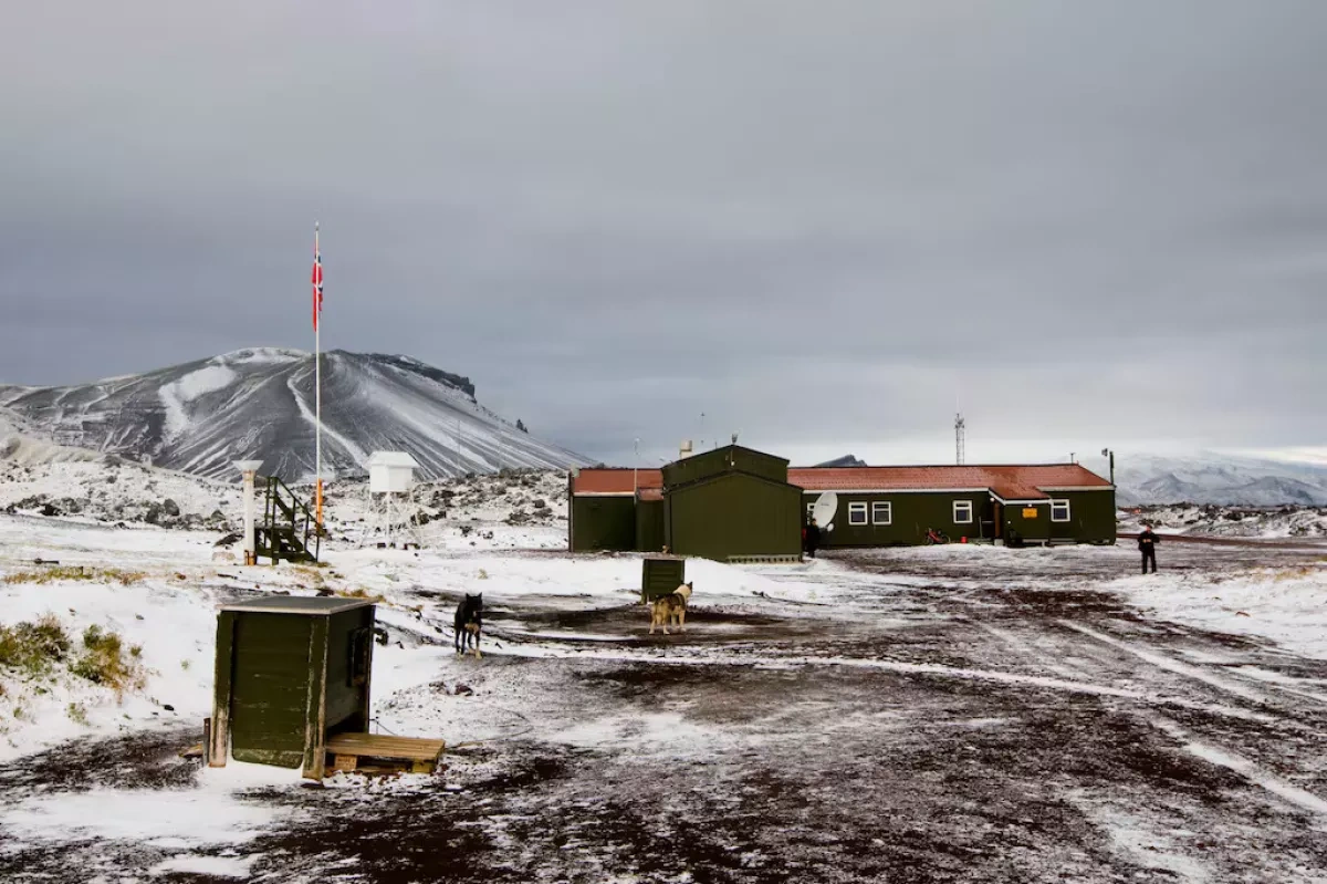 Norway weighs to set up military police on remote Arctic island