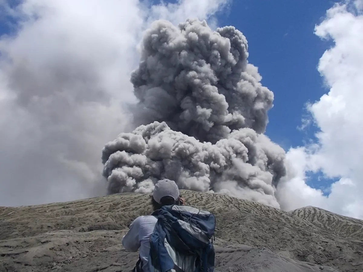 Volcanic eruption in Eastern Indonesia prompts safety warnings