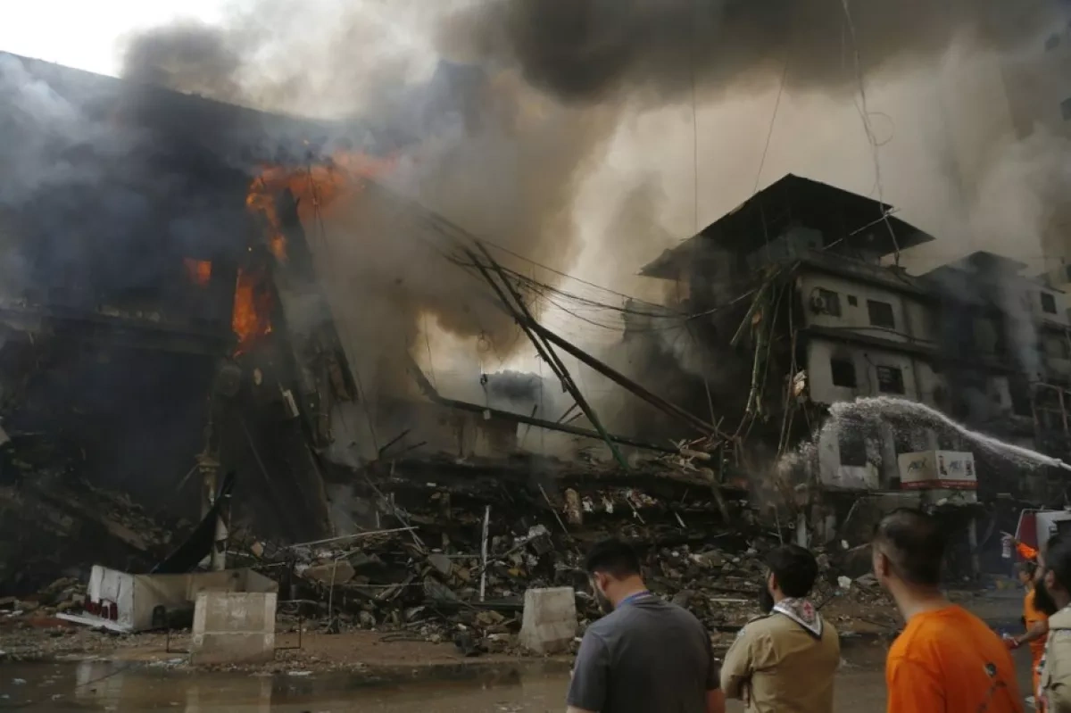 Massive fire in Pakistan's shopping mall leaves 11 dead, dozens missing Photo