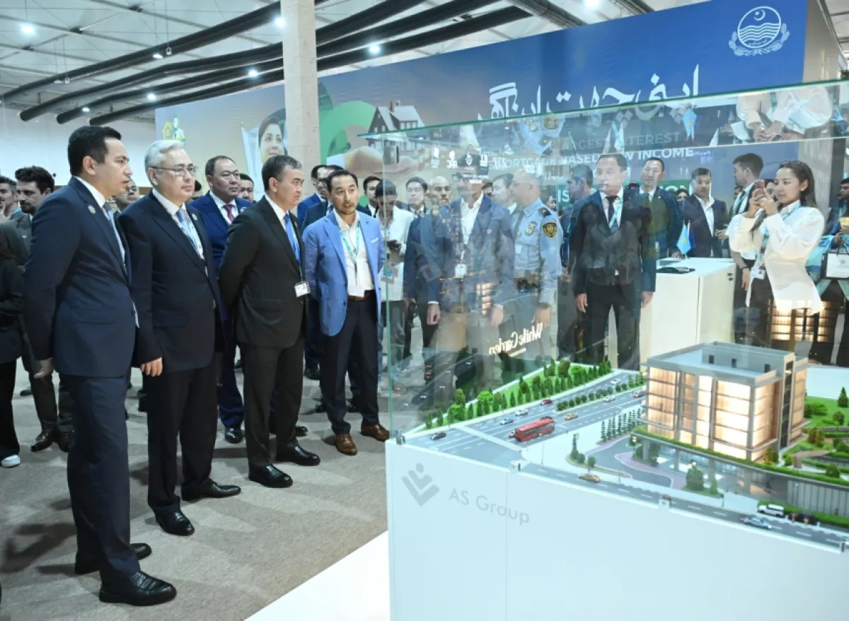 Urban Expo at WUF13 attracts high-level Kazakh delegation PHOTO
