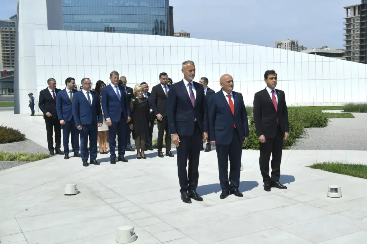 Slovak parliamentary speaker lays wreath at Victory Park in Baku PHOTO