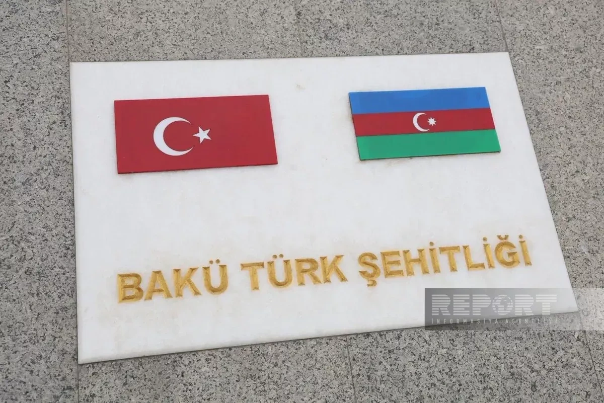 Senior Turkish lawmaker visits monument to Turkish martyrs in Baku PHOTO