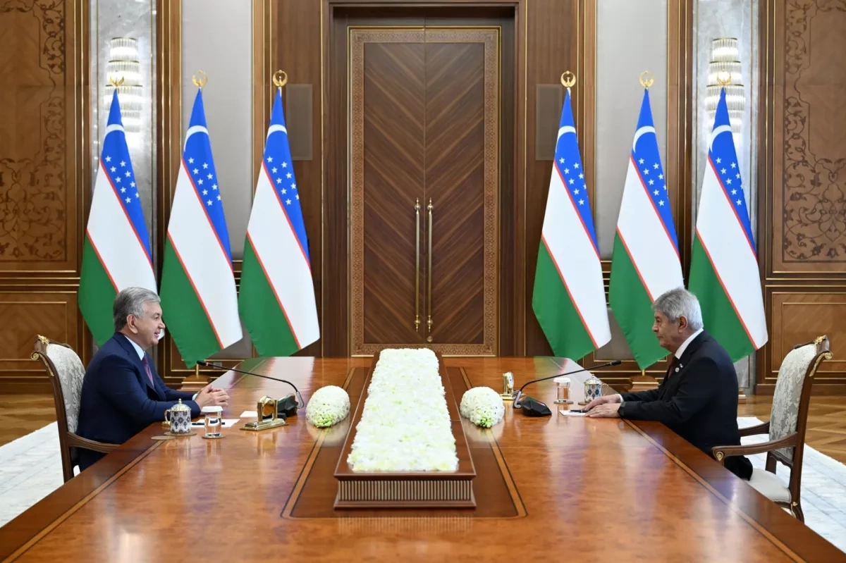 Uzbek president honours Azerbaijan’s ambassador at end of diplomatic mission PHOTO