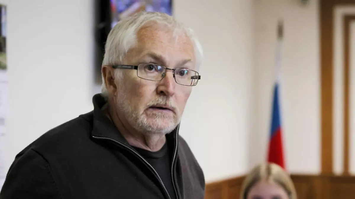 Russian law enforcement officers detain Yabloko party lawmaker