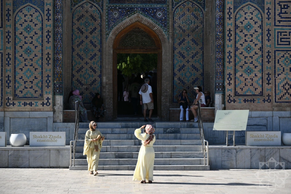 Azerbaijani journalists visit Shakhi Zinda memorial complex in Samarkand (PHOTO)
