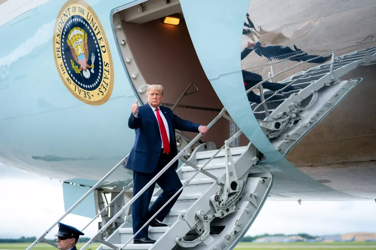 NYT: Trump secretly switched planes after Iran missile threat