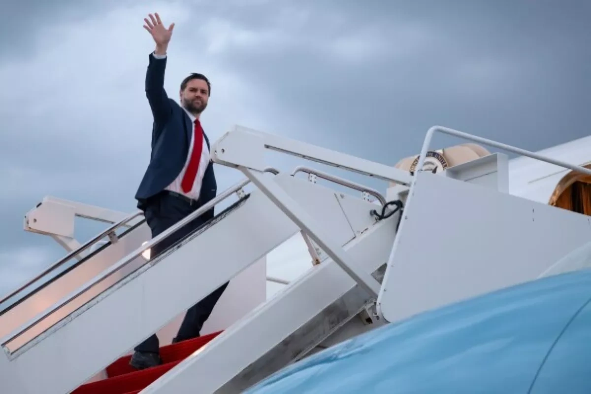 JD Vance heads to Pakistan for US–Iran talks