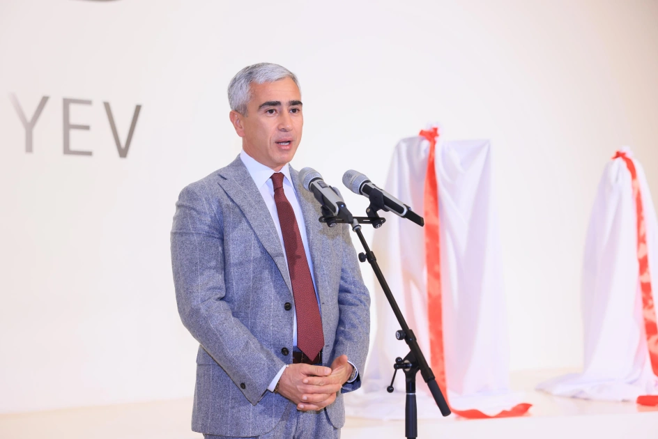 Heydar Aliyev Center hosts 'Superheroes of Wildlife' exhibition (PHOTO/VIDEO)