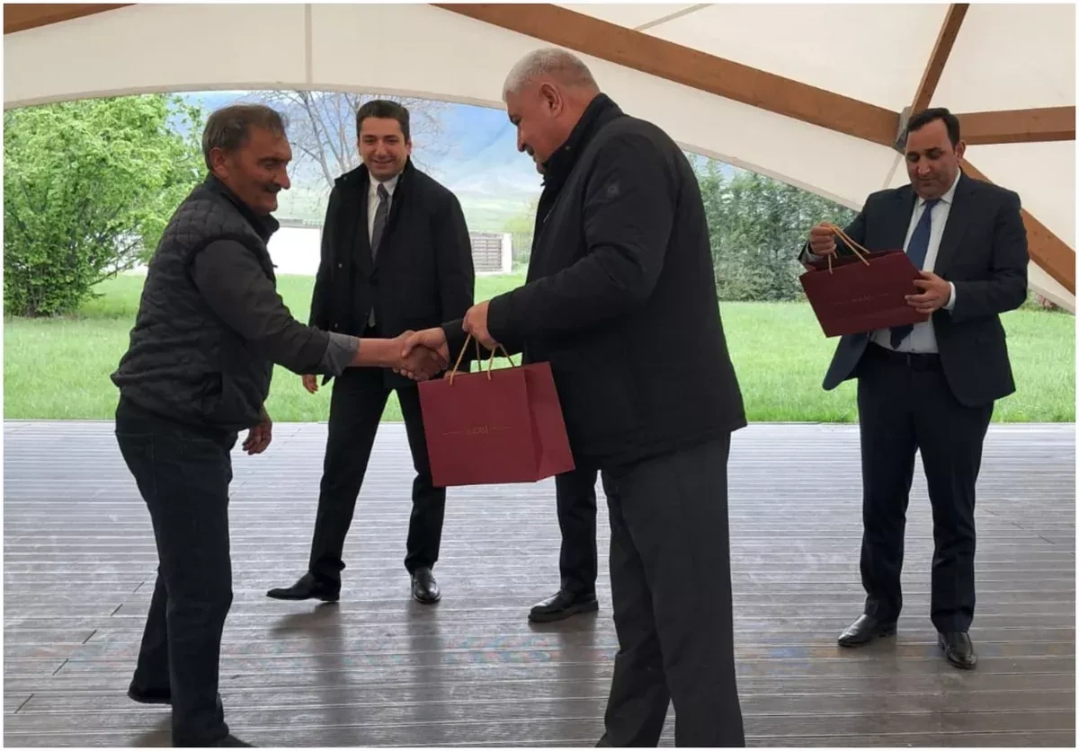 Former IDP families receive apartment keys in Azerbaijan's Aghdara district