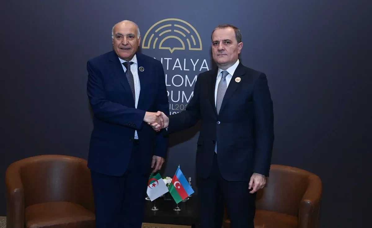 Azerbaijan, Algeria FMs underline importance of de-escalation in Middle East PHOTO