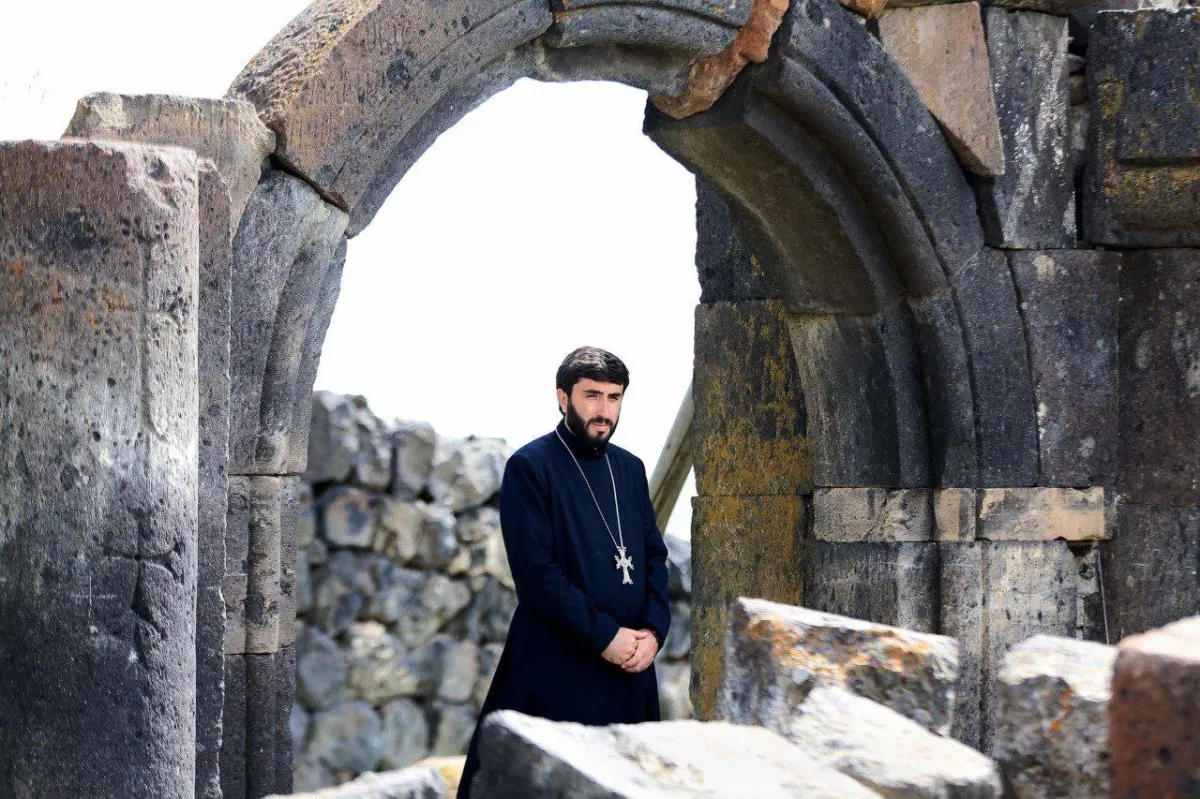Armenian cleric calls for “liberation” of Etchmiadzin as rival factions set to gather at church