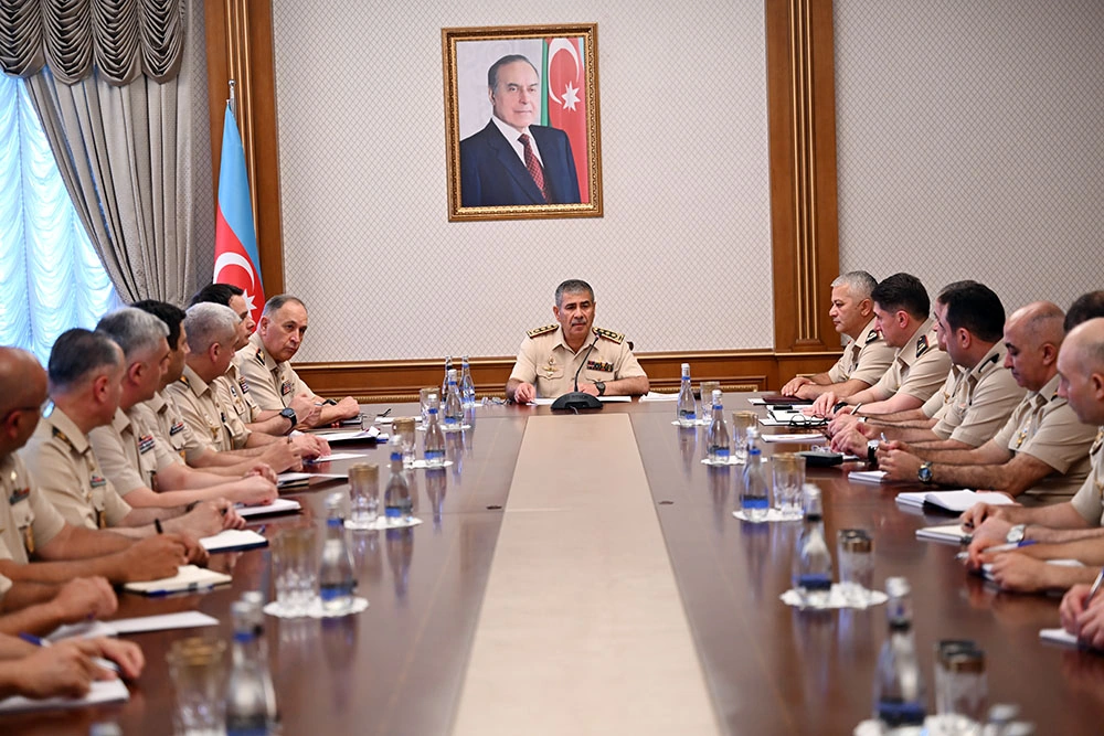 Azerbaijan minister of defense meets with military attachés (PHOTO)