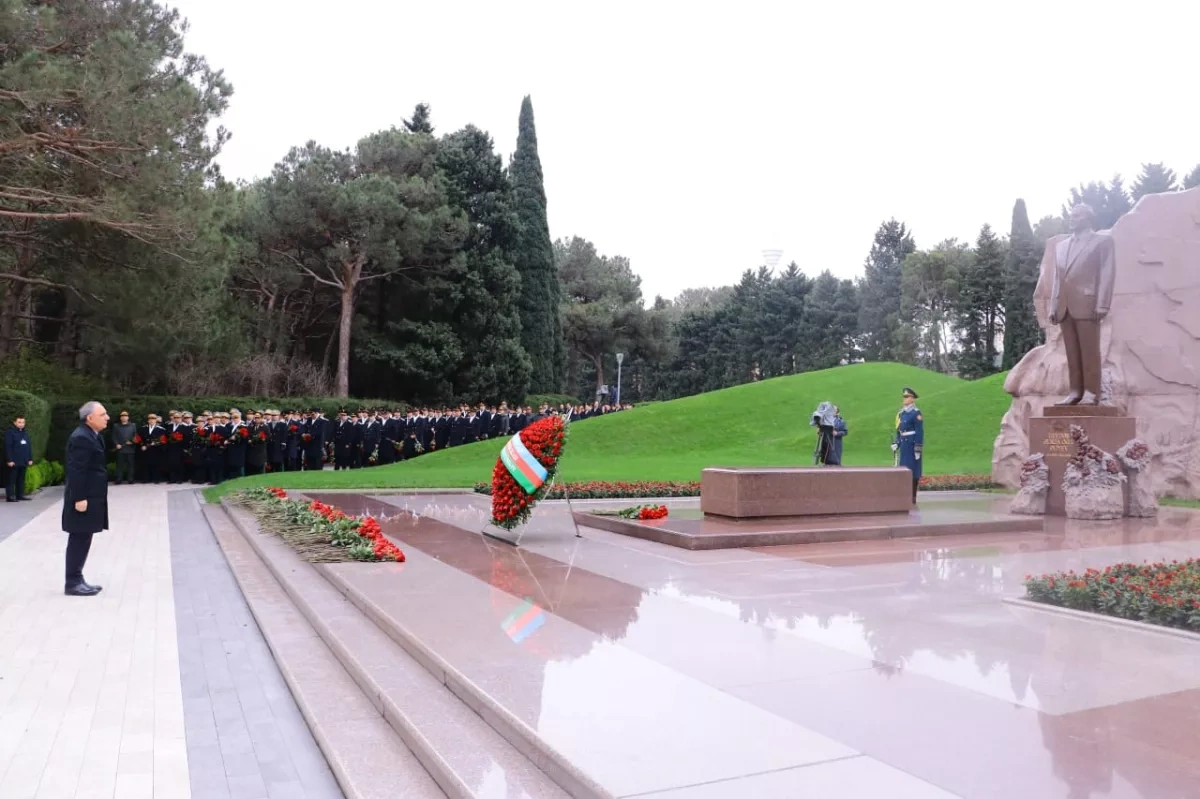 Azerbaijani top officials honour memory of National Leader Heydar Aliyev PHOTO/VIDEO