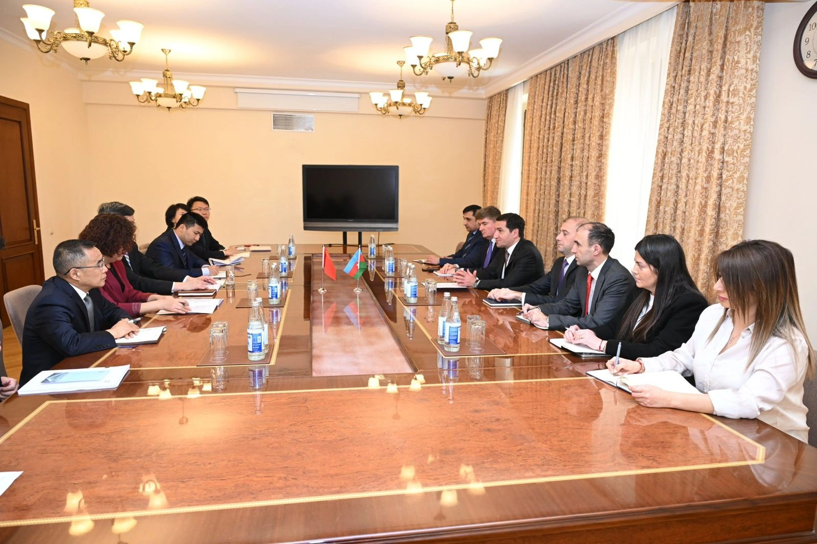 Azerbaijani Presidential Aide discusses cooperation in combating disinformation with Chinese minister (PHOTO)
