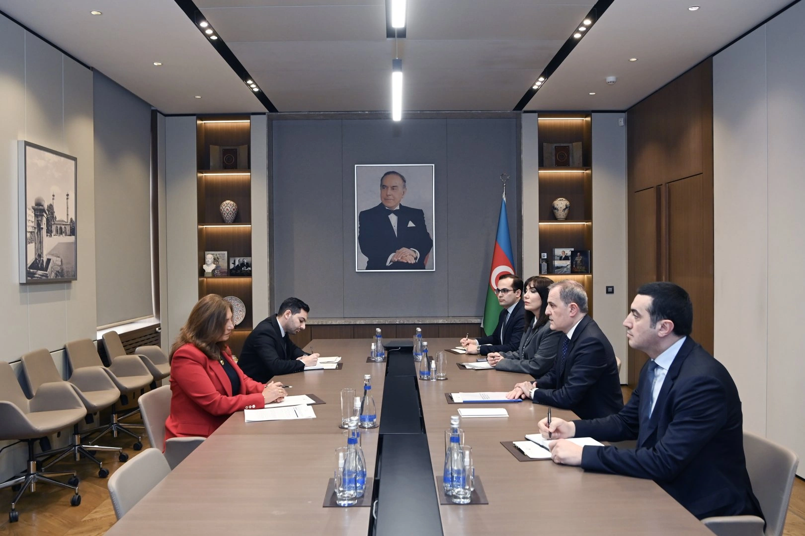Azerbaijani FM discusses expanding political dialogue with Colombian Ambassador (PHOTO)