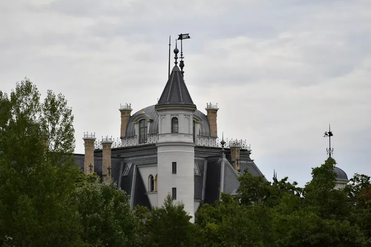 Hungary’s new government opens ex-PM residence for public tours