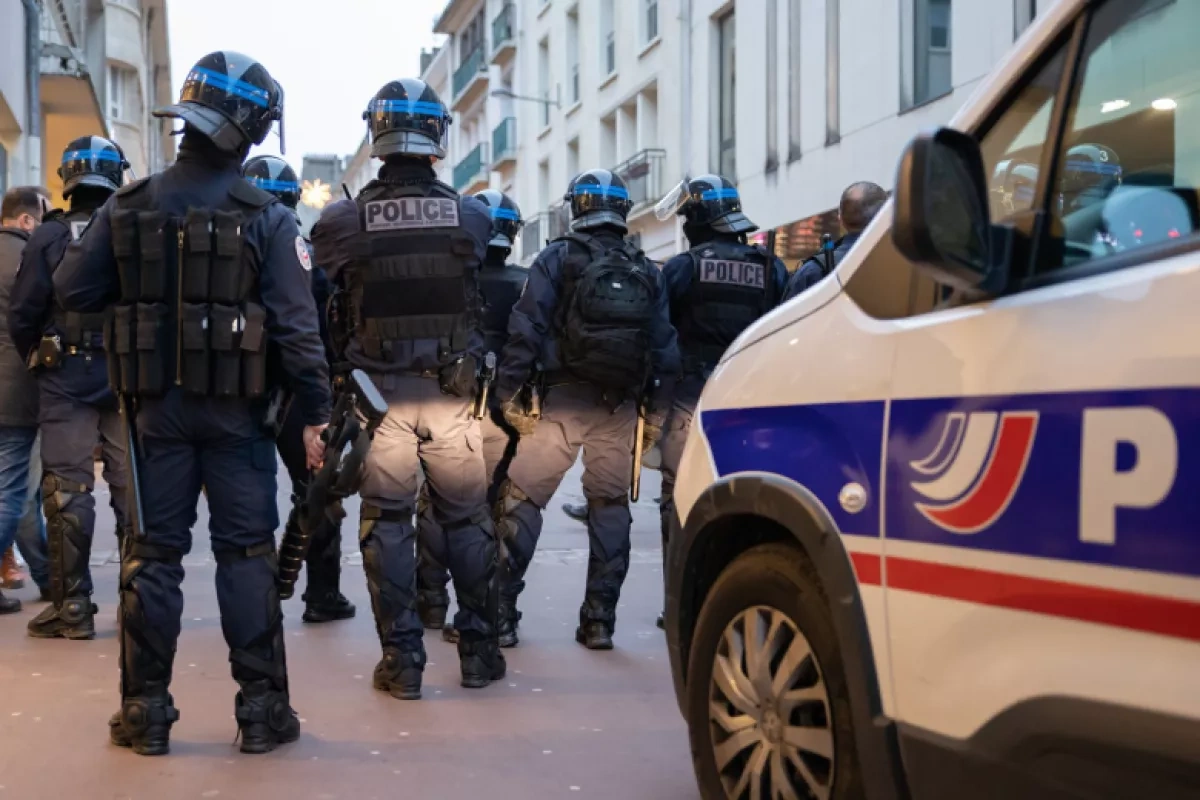 France marks New Year with violence, mass car fires