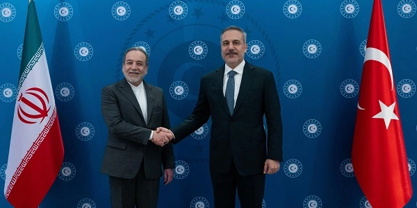 Hakan Fidan holds phone call with Seyyed Abbas Araghchi