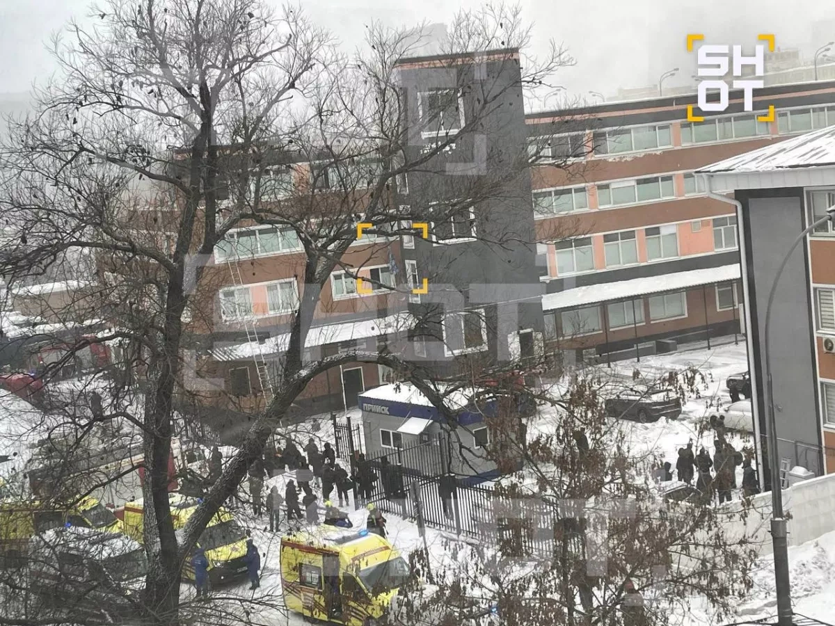 Panic in northern Moscow as fire engulfs hostel, car service centre PHOTO