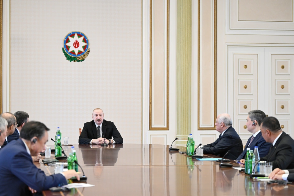 President Ilham Aliyev receives participants of meeting of heads of government of member states of Organization of Turkic States (PHOTO)